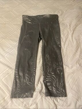 GAP Metallic Gray Cropped Active Yoga Pants